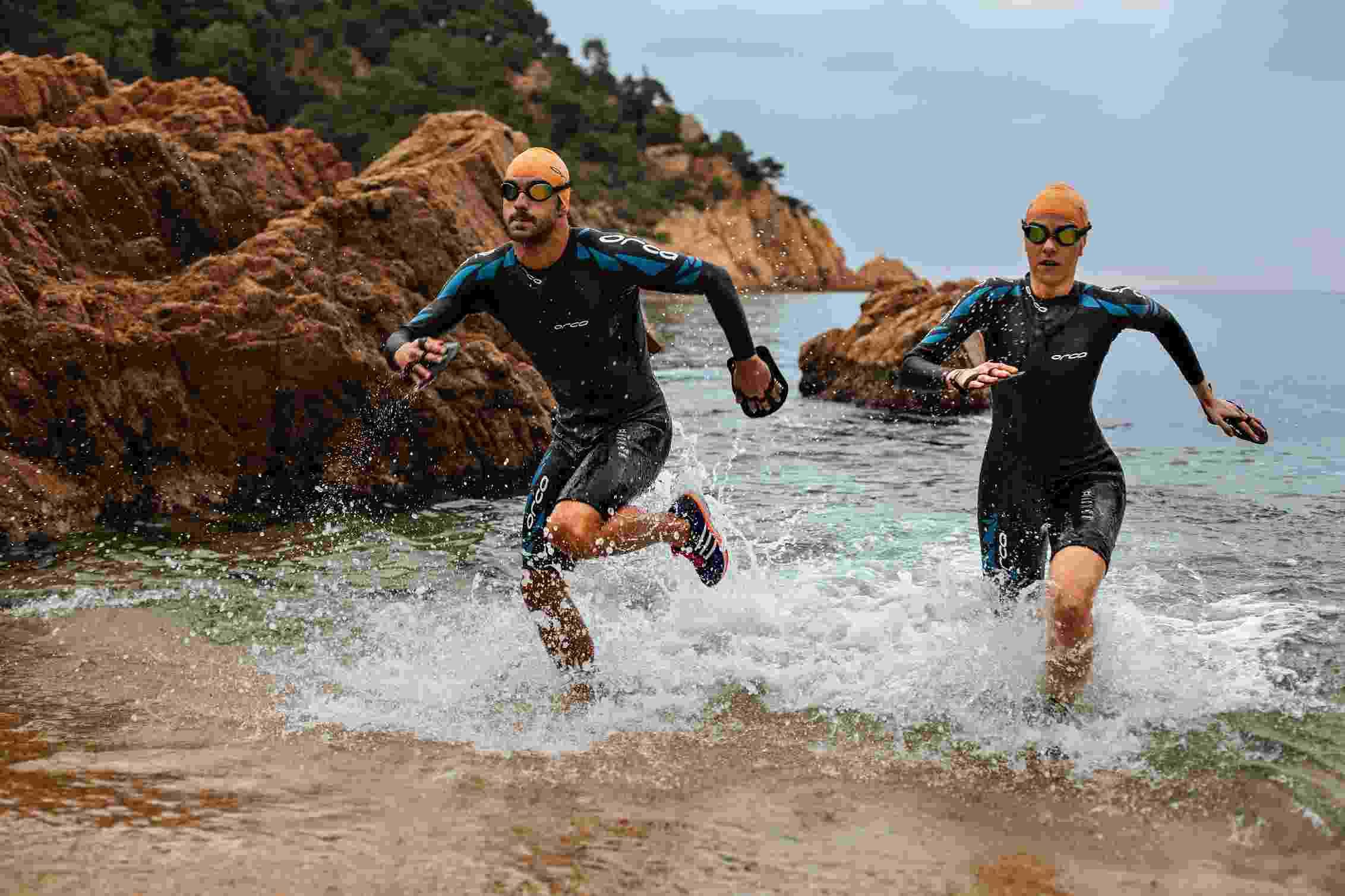 Swim running. Свимран. Свимран фото. Swim Run. Подвижные игры бег плаванье.